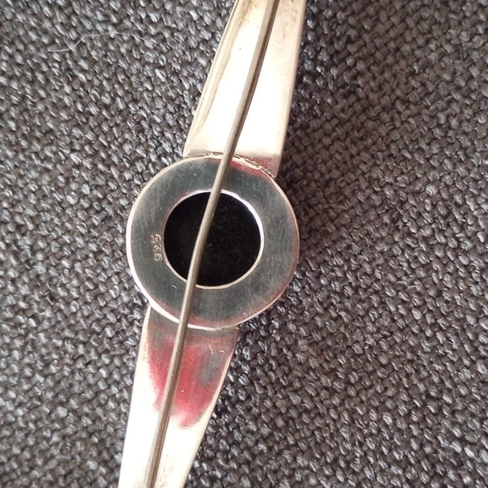 Sterling Silver and Black Onyx Brooch - Picture 4 of 5